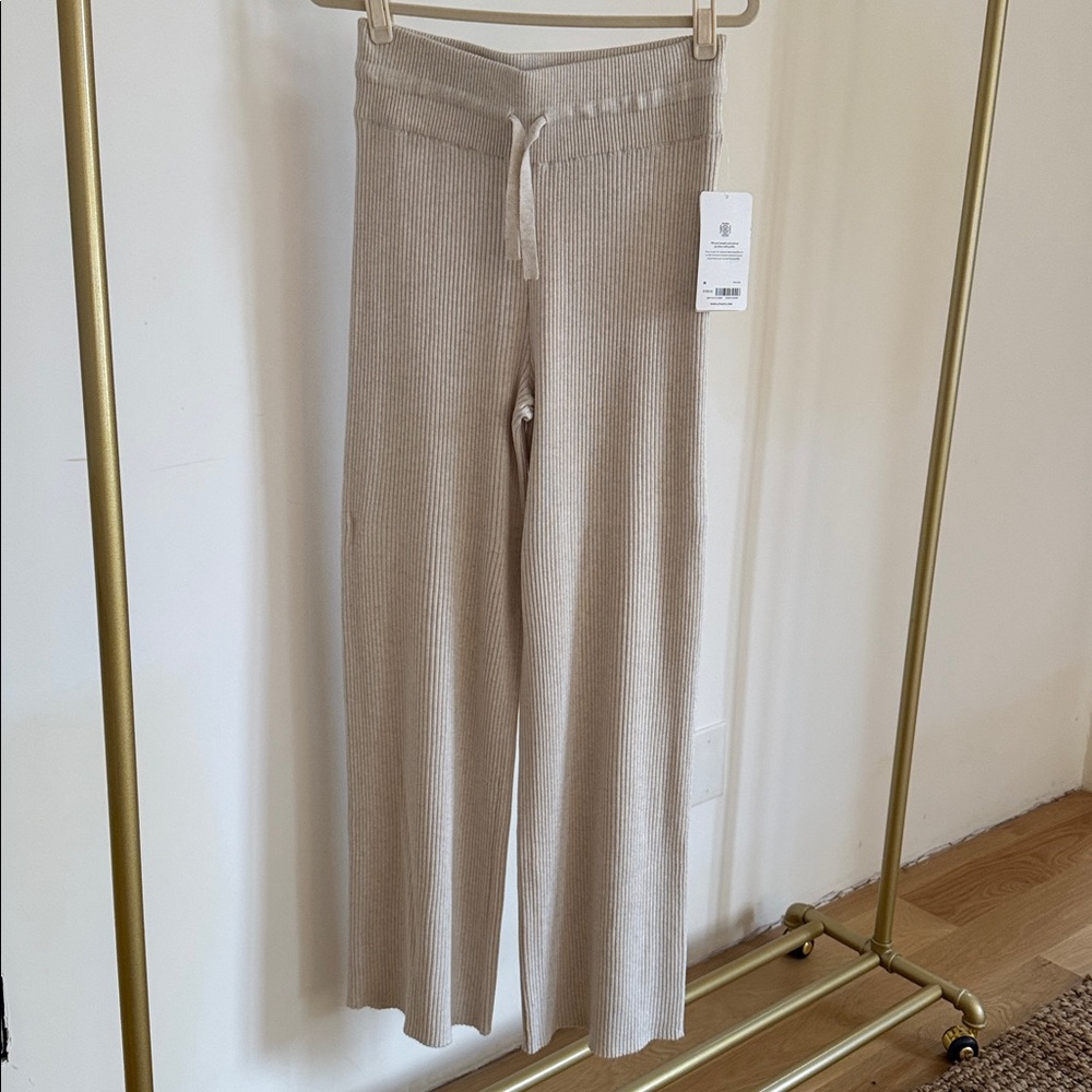 NWT! 🤍 Athleta Reverie Sweater Pant, Salt Ivory, Size M - Picture 3 of 9